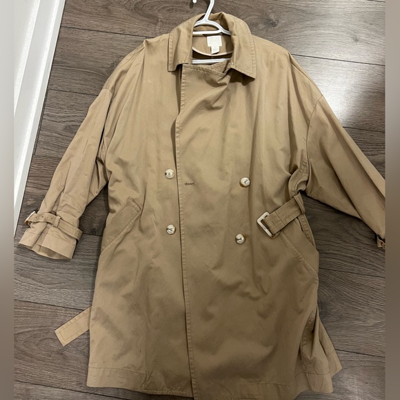 NEW BEIGE TRENCH COAT with TURTLESHELL ACCENTS - Picture 3 of 5